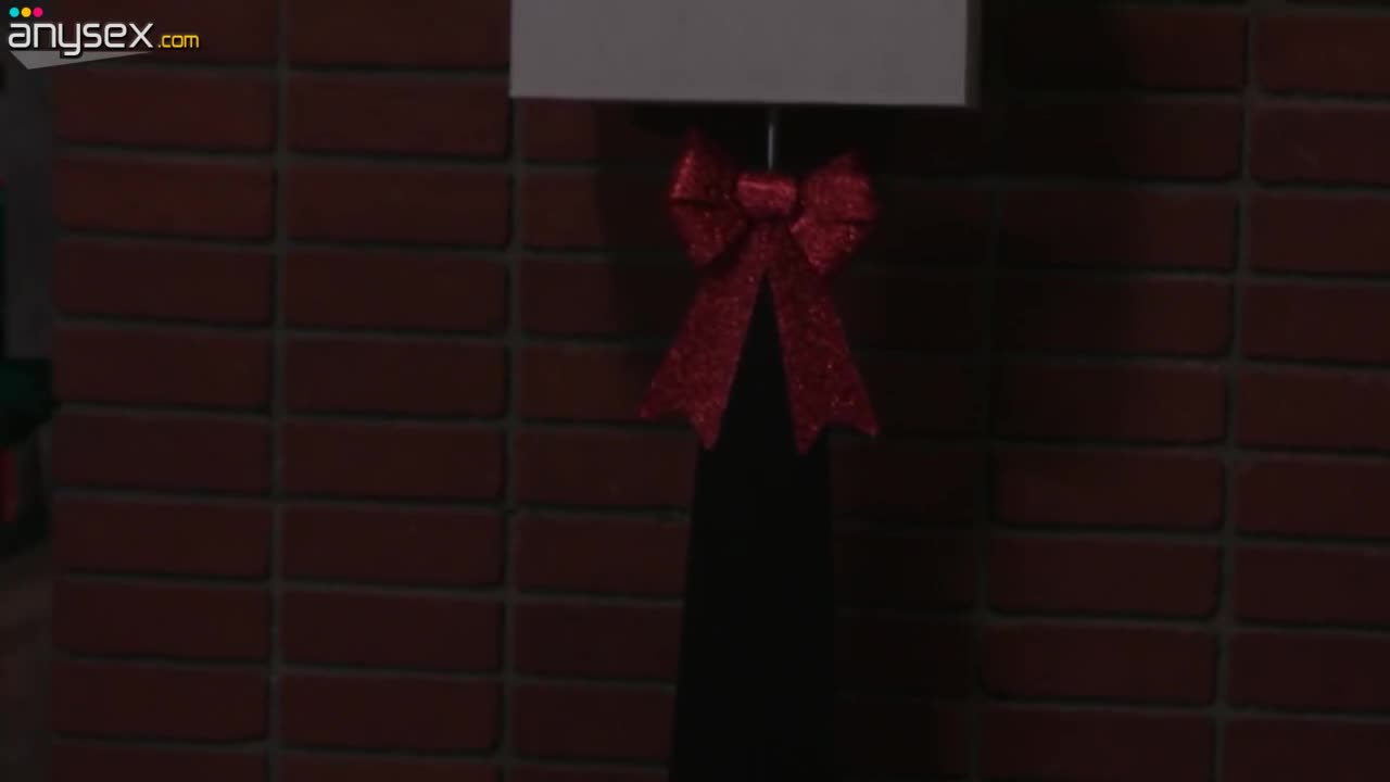 Redhead Mrs. Claus presents her pussy for naughty Elf Free Porn Videos | ePornAny.