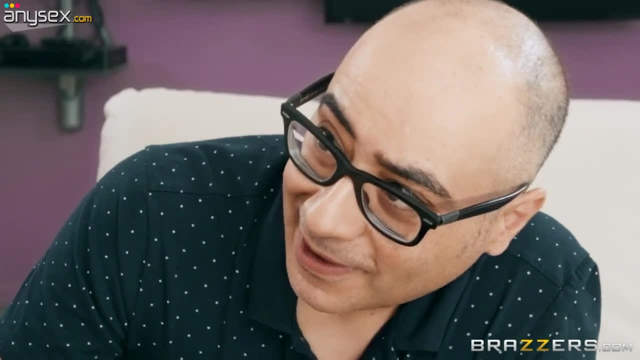 Whore wife Carmen Caliente sucks cock in a box and gets laid under husband's nose Free Porn Videos | ePornAny.