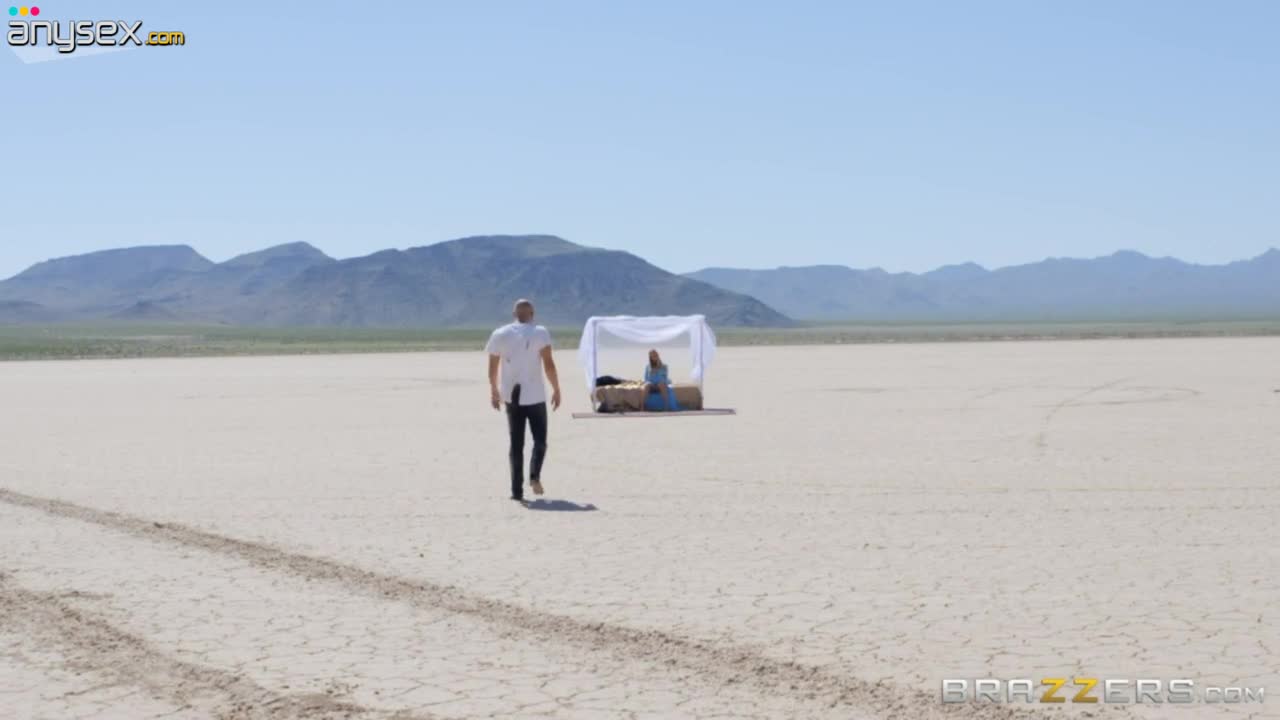 Tantalizing woman Nicole Aniston is pleasing Vander Corvus in the desert Free Porn Videos | ePornAny.