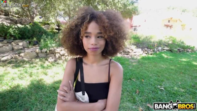 Mulatto babe Cecilia Lion gives the best ever blowjob in the garden