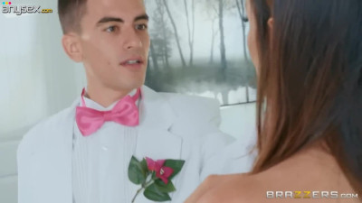 Mature bride Ariella Ferrera gets intimate with husband she didn't ordered