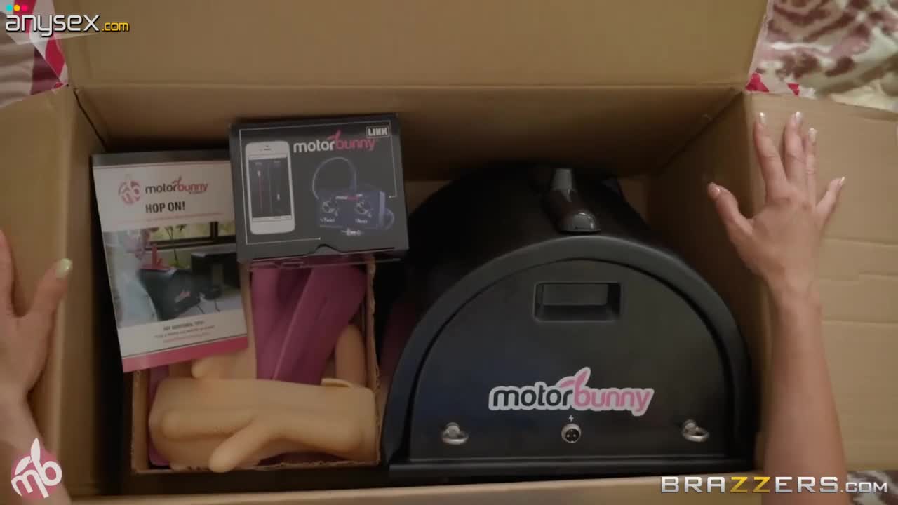 Johnny Sisns fucks big boobs of Ariella Ferrera riding on sybian Free Porn Videos | ePornAny.