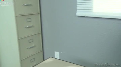 Sexperienced blonde milf shows blowjob master class