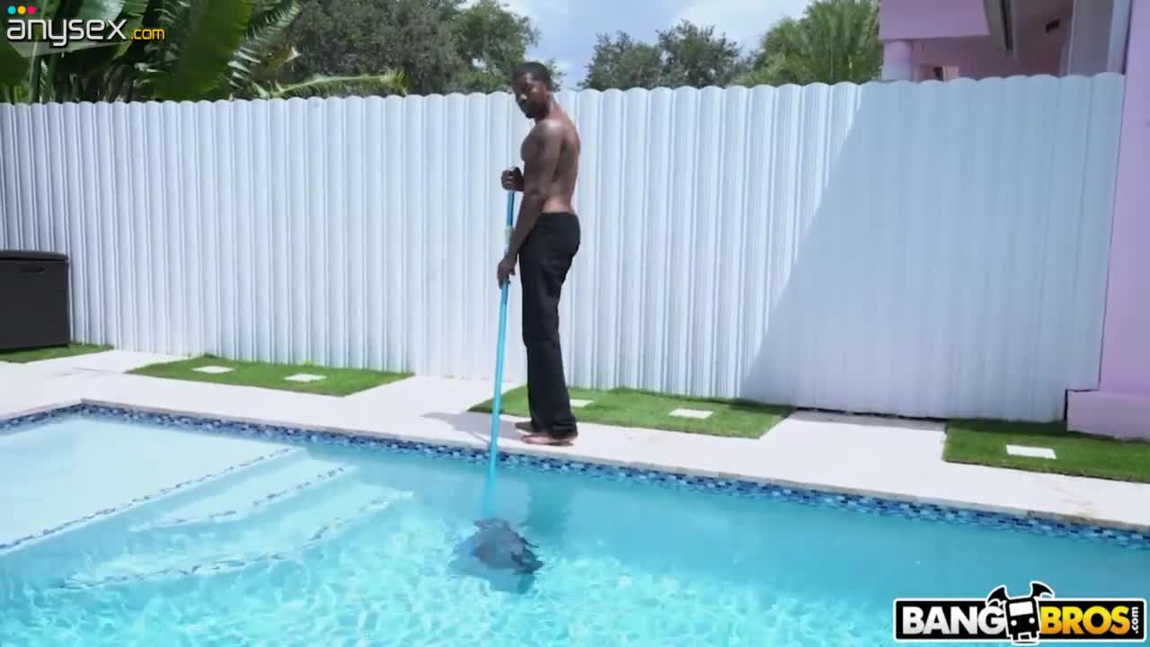 Hot blooded guy Isiah Maxwell bangs big tittied milf Britt James Free Porn Videos | ePornAny.