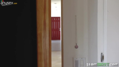 Dude enjoys pumping between two girls lips threesome porn video