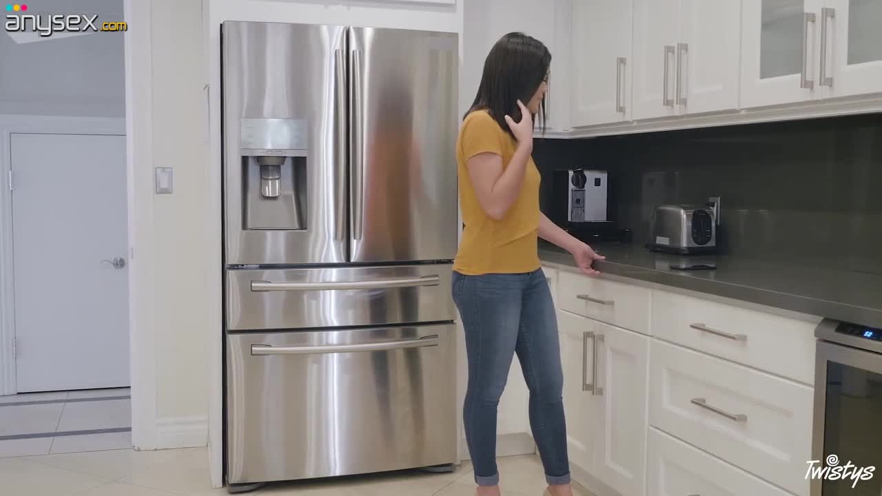 Mixed race girlfriend Kendra Spade prepared an intimate anniversary gift for her BF Free Porn Videos | ePornAny.