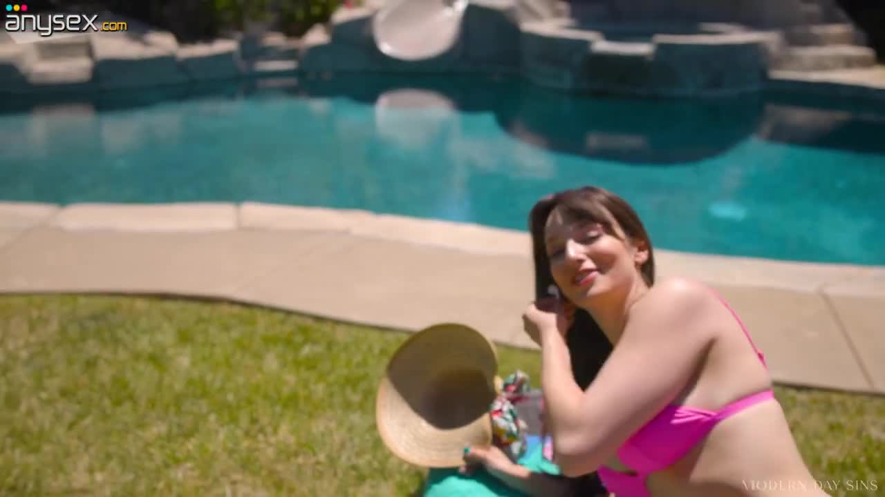 MILF Lexi Luna was sunbathing by the pool and did not expect a sudden sensual sex with her neighbor Seth Gamble Free Porn Videos | ePornAny.