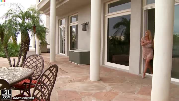 Sultry blonde milf Taylor Wane blows dick of a young guy Free Porn Videos | ePornAny.