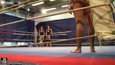 Brunette chick Emma Butt fights her girlfriends on the boxing ring
