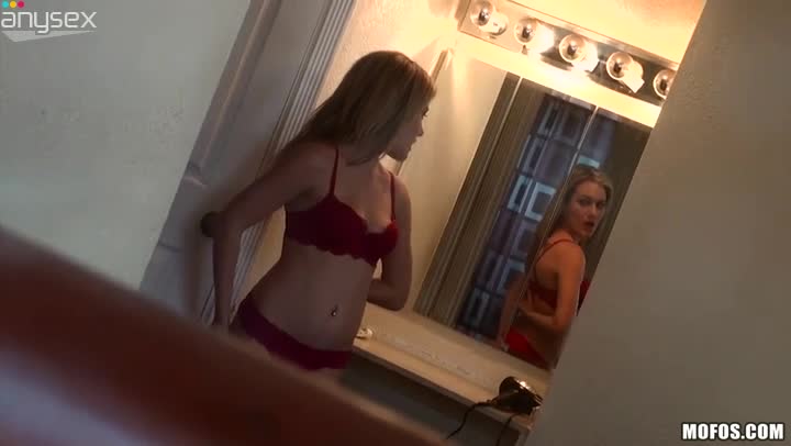 Sweet blonde lady Taylor Dare blows gigantic cock of her mate Free Porn Videos | ePornAny.