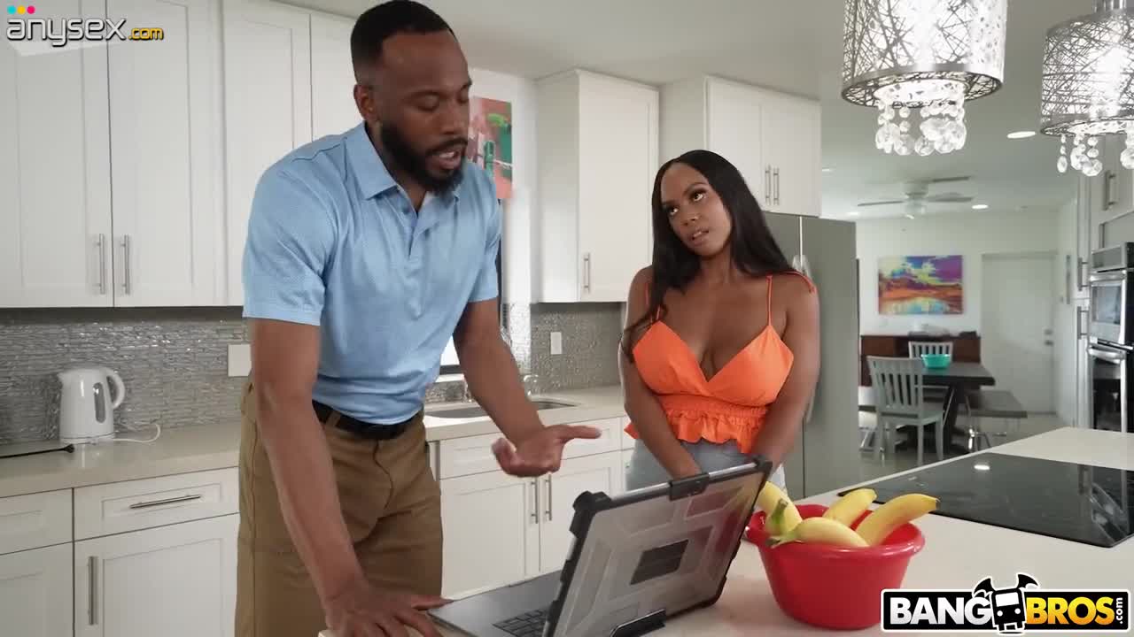 Ebony bitch with sweet tits in oil sucks BBC. Free Porn Videos | ePornAny.