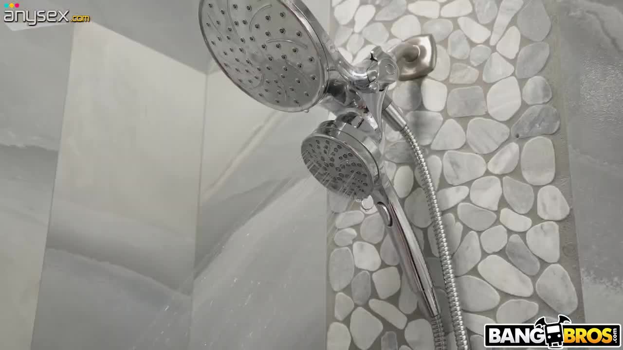 Buxom Lily Lou craves for BBC after shower Free Porn Videos | ePornAny.