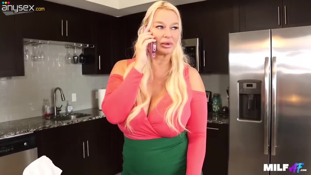 Giant jugs of London Rivers makes her stepson crave her company Free Porn Videos | ePornAny.