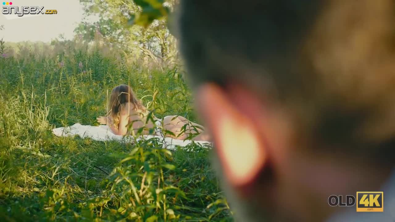 Picnic with the stepdaddy was too sensual and made the girl want to swallow Free Porn Videos | ePornAny.