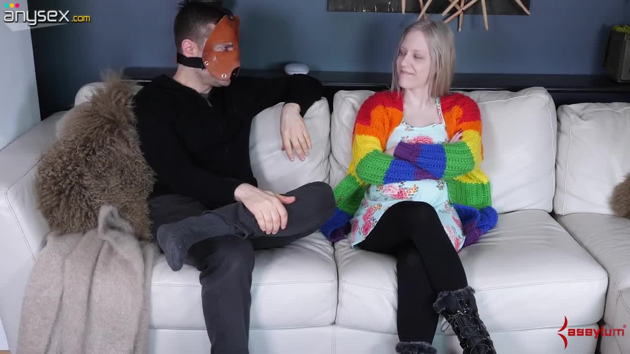 Kinky dude in mask is going to fuck pretty hot blondie in her stretched anal hole Free Porn Videos | ePornAny.