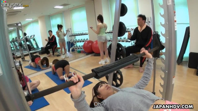 Sizzling Asian girl Yui Asano gets intimate with her coach at the gym