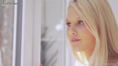 Captivating blond hottie Lily Rader gets a mouthful of sperm