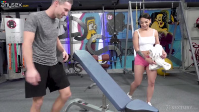 Colombian babe Matilde Ramos gets her anus rimmed and fucked at the gym