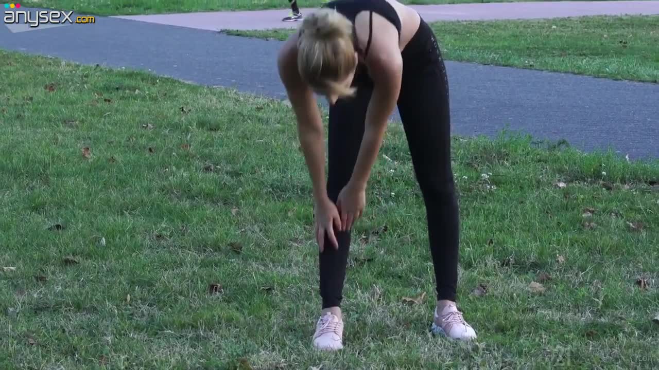 Anal hole of Sarah Cute is impaled on hard and big dick Free Porn Videos | ePornAny.