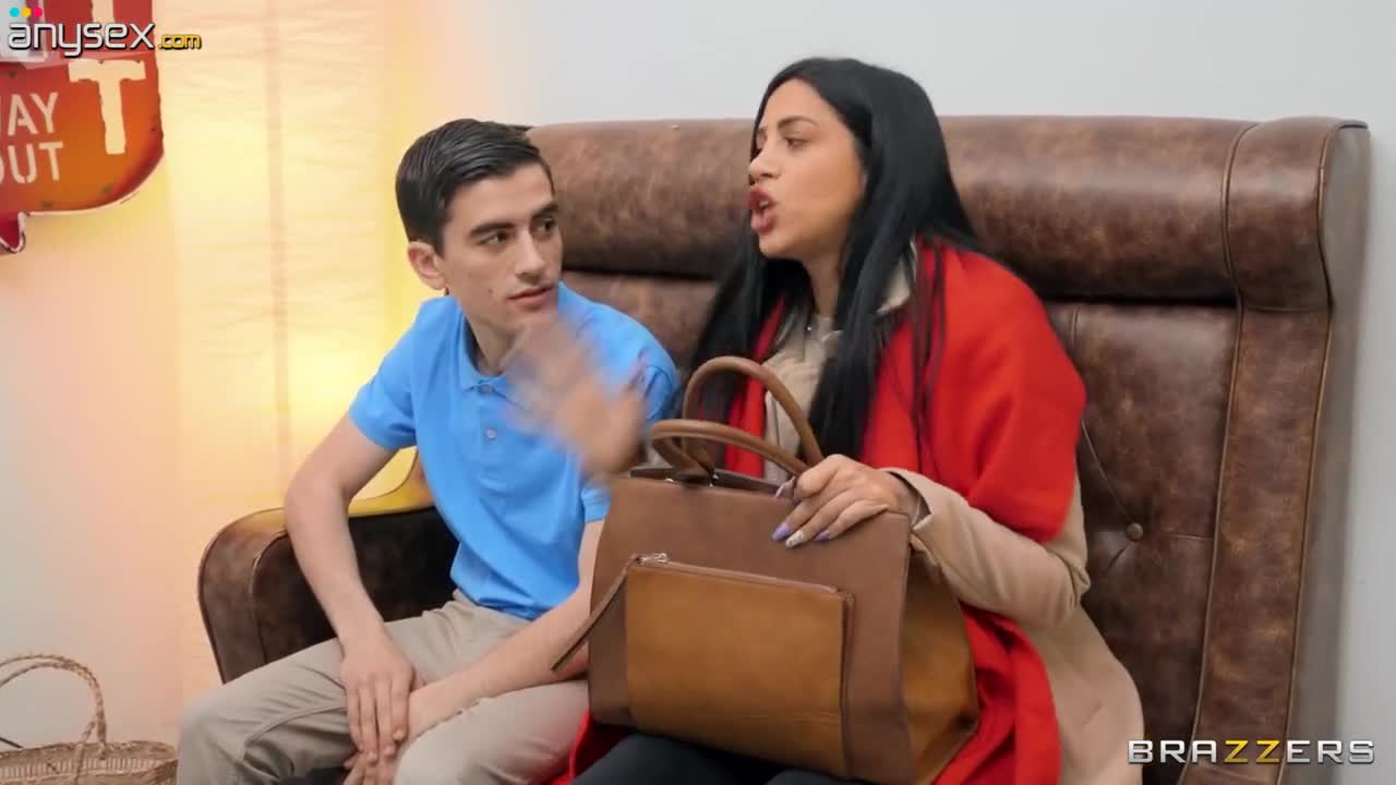 Latina counselor lady Sofia Lee gives some pointers to the lad Free Porn Videos | ePornAny.
