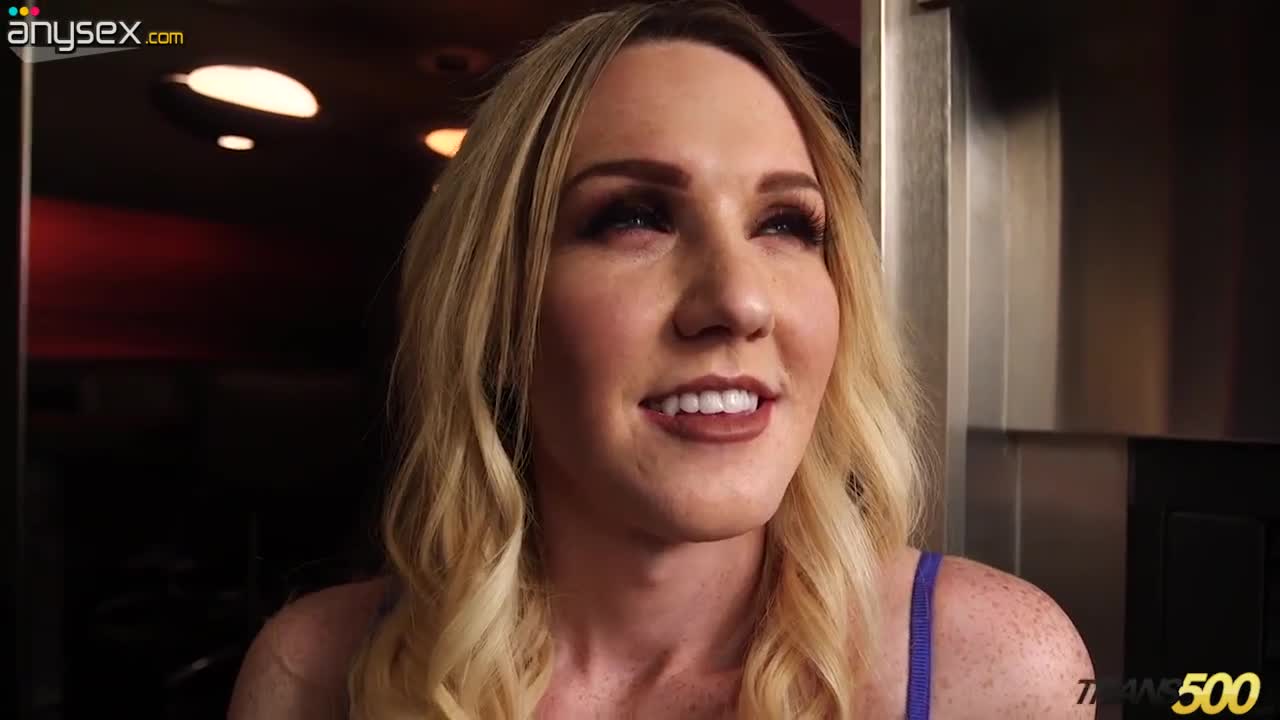 Sex-hungry tranny Kayleigh Coxx dildo fucks stretched anal hole Free Porn Videos | ePornAny.