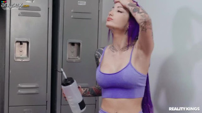 Smashing lesbians make out after a tiresome boxing training