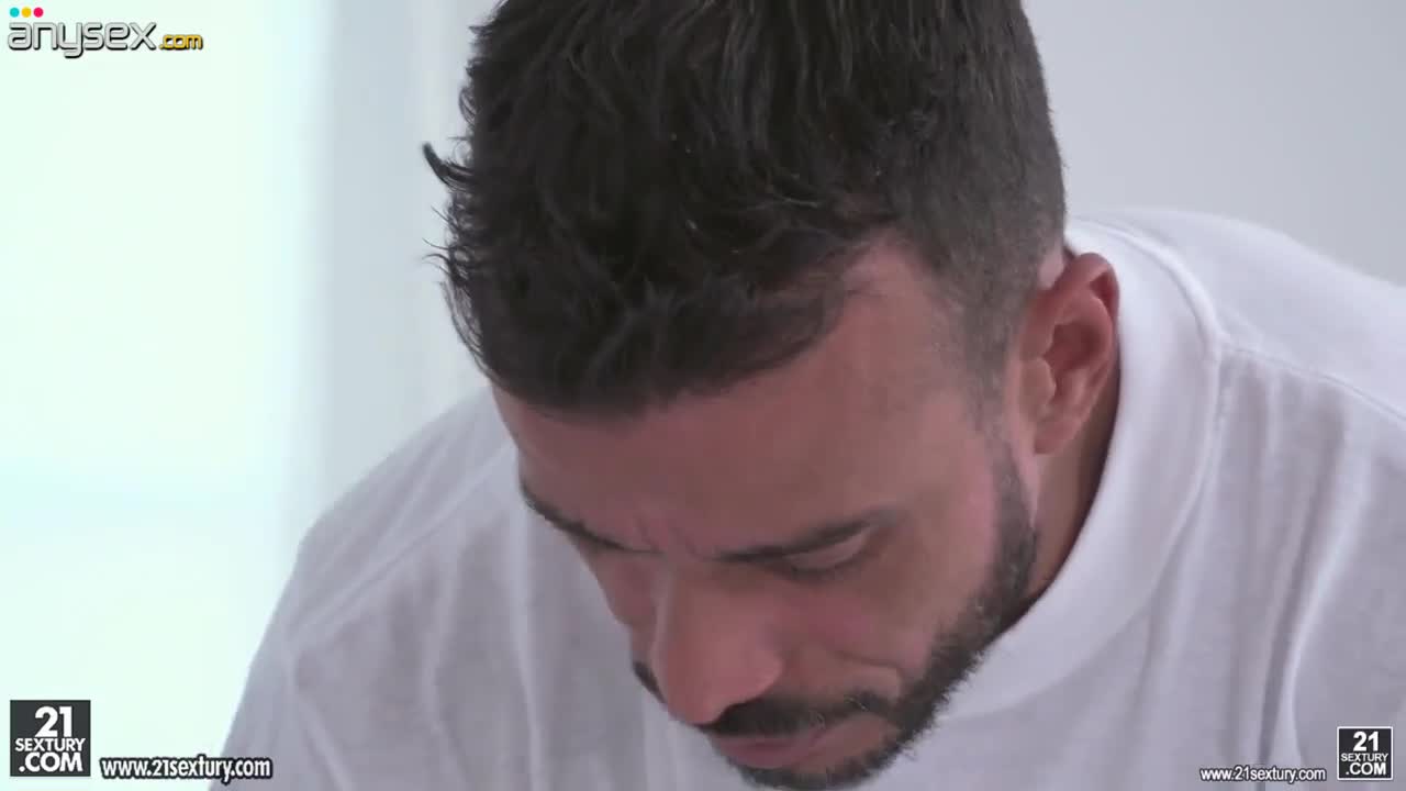 Dude gives and unforgettable massage to sexy babe Violette Pure and fucks her cunt Free Porn Videos | ePornAny.