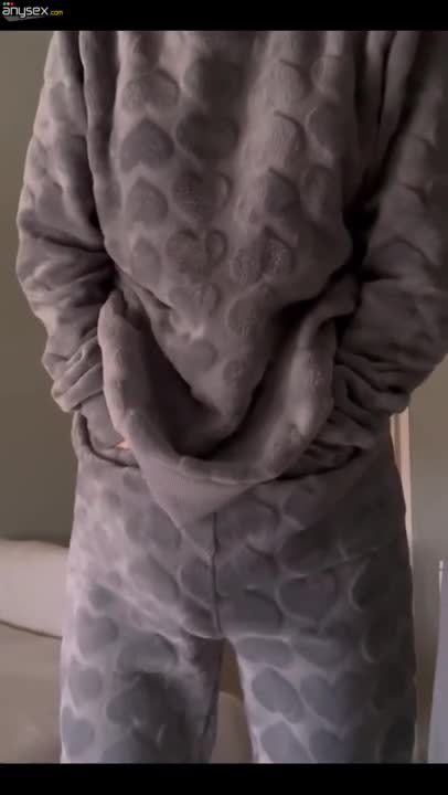 Sexy Beauty With Impeccable Body Plays With Her Shaved Pussy When Getting Bored At Home Free Porn Videos | ePornAny.